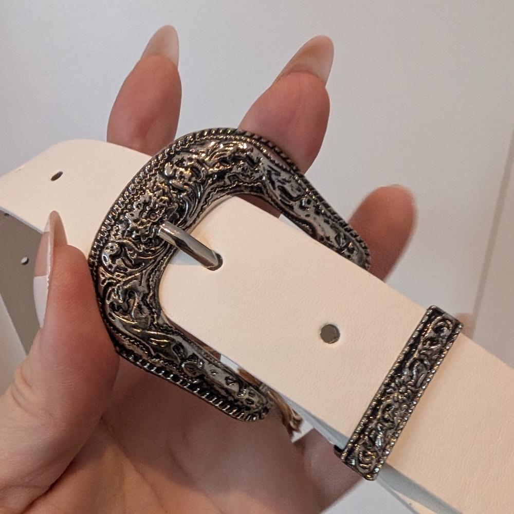 White Belt with Silver Buckle - Picture 2 of 7